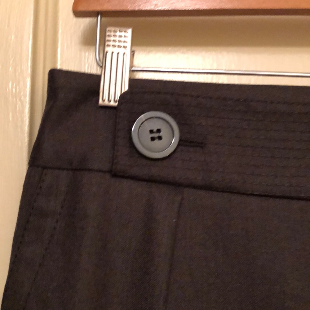 Faconnable brown wool skirt. 2 button accents